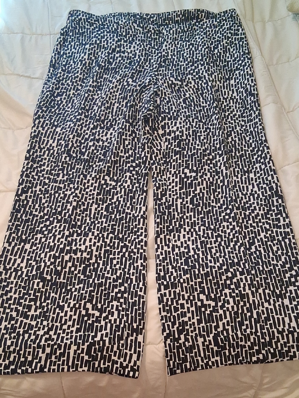 Black and White Geometric Wide-Leg Pants